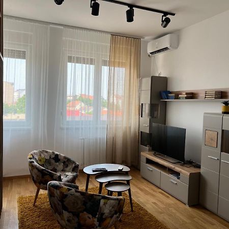 Apartment Charlie Private Parking Нови-Сад Экстерьер фото