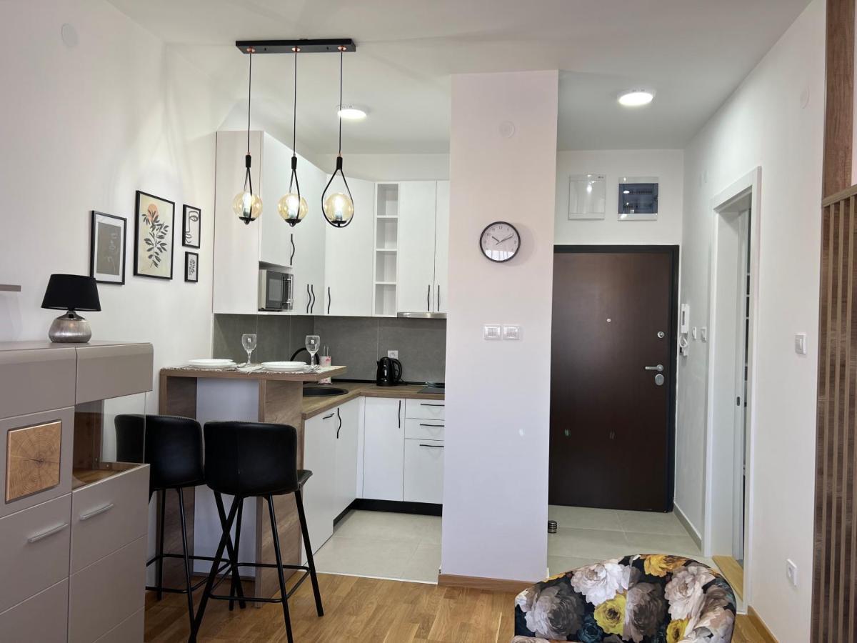 Apartment Charlie Private Parking Нови-Сад Экстерьер фото