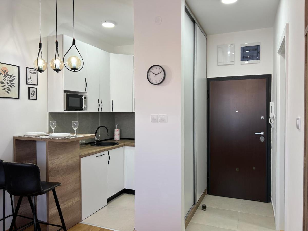 Apartment Charlie Private Parking Нови-Сад Экстерьер фото