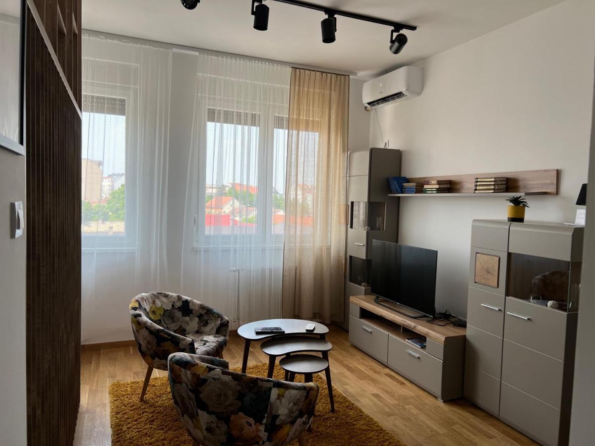 Apartment Charlie Private Parking Нови-Сад Экстерьер фото