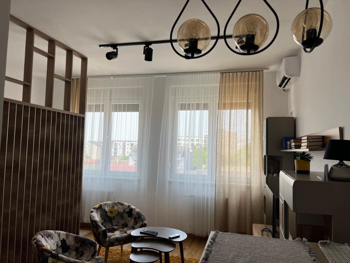 Apartment Charlie Private Parking Нови-Сад Экстерьер фото