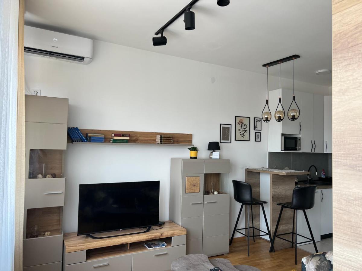 Apartment Charlie Private Parking Нови-Сад Экстерьер фото
